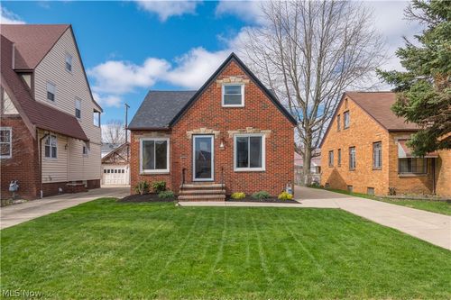 6392 Doncaster Avenue, Parma, OH, 44129 | Card Image