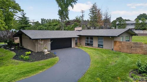 2 Sunswept Dr, Creve Coeur, MO, 63141-7835 | Card Image