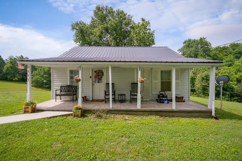 6091 Carrs Chapel Rd, Silver Point, TN, 38582-6218 | Card Image