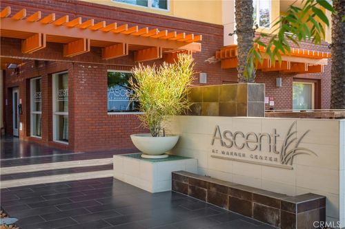 21301 Erwin St, Woodland Hills, CA, 91367-3727 | Card Image