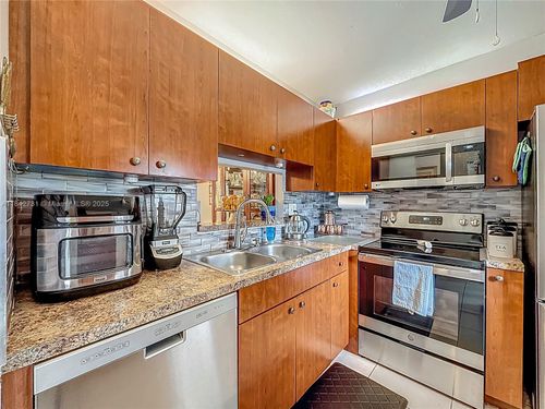 apt-112-5171 W Oakland Park Blvd, Lauderdale Lakes, FL, 33313-7926 | Card Image