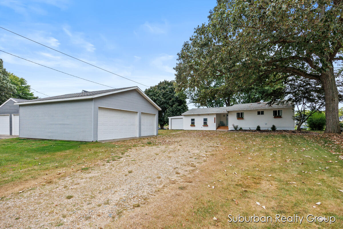 Valley Dr, Wayland, MI 49348
