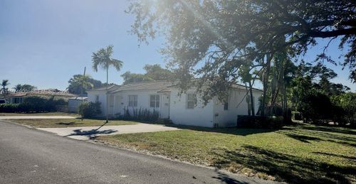 11220-11220 Ne 11th Pl, Biscayne Park, FL, 33161-6767 | Card Image