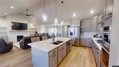 4002 Drayton Way, Casper, WY, 82609-3861 | Card Image