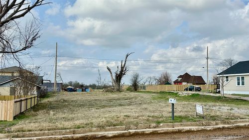 108 E Tahlequah Ave, Sulphur, OK, 73086-3047 | Card Image
