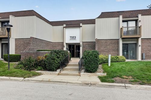 k106-7353 Blackburn Avenue, Downers Grove, IL, 60516 | Card Image