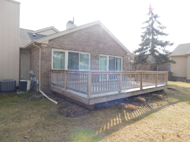 16567 Sarjay Dr, Condo with 2 bedrooms, 3 bathrooms and null parking in Clinton Twp MI | Image 12