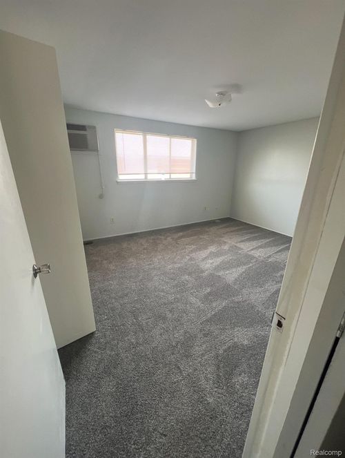 263 Riverbank St, Wyandotte, MI, 48192-2625 | Card Image