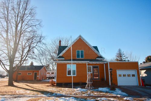 30 3rd Ave Sw, Lidgerwood, ND, 58053-4050 | Card Image