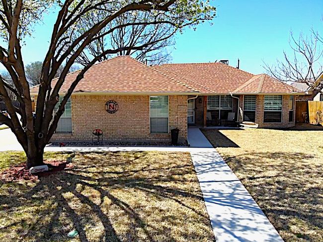 Single story home featuring a front yard and brick siding | Image 6