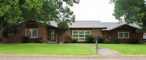 400 N Elm St, Comanche, TX, 76442-2241 | Card Image