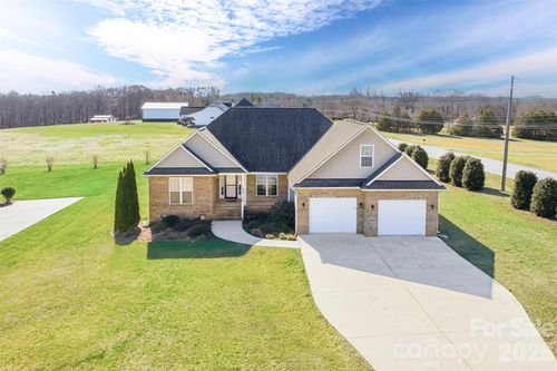 884 Clear Creek Cir, Lincolnton, NC, 28092-8004 | Card Image