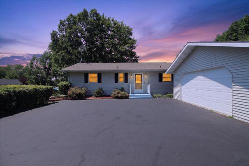 1132 Clubhouse Dr, Weidman, MI, 48893-9382 | Card Image