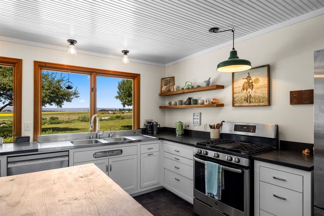 Stainless appliances | Image 16