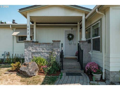 698 Royalty Cir Ne, Salem, OR, 97301-4989 | Card Image