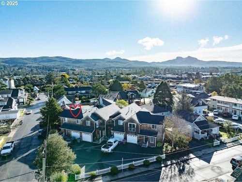 301-301 C Ave, Seaside, OR, 97138 | Card Image