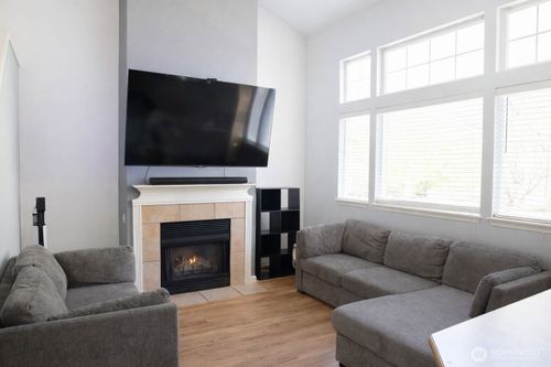 h-420 S 46th Pl, Renton, WA, 98055-6384 | Card Image