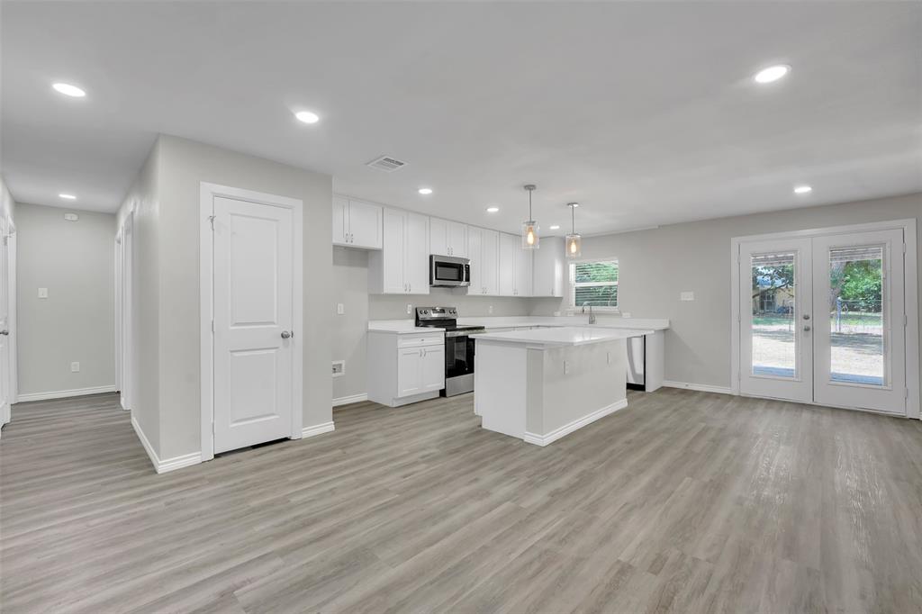 Elm Dr, Grand Prairie, TX 75052