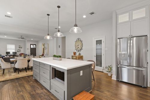 913 Eleanor St, Houston, TX, 77009-1434 | Card Image