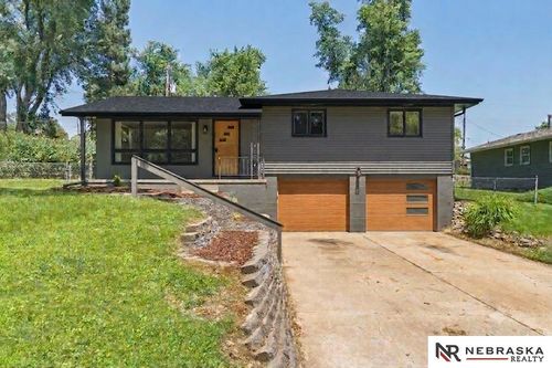 9212 Manderson St, Omaha, NE, 68134-4012 | Card Image