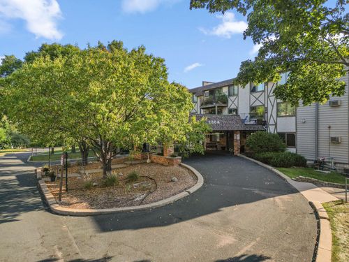 apt-323-1304 W Medicine Lake Dr, Plymouth, MN, 55441-4853 | Card Image