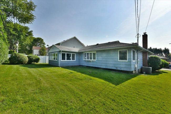 143 Sutton Dr, House other with 3 bedrooms, 2 bathrooms and 2 parking in Plainview NY | Image 20