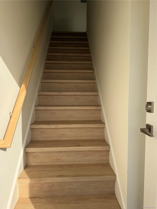 apt-16-5 Colonial Dr, Wappingers Falls, NY, 12590-2529 | Card Image