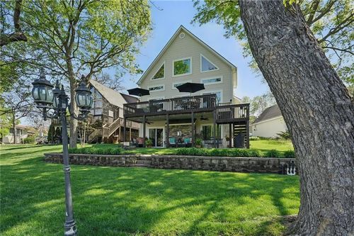 62 Beach Dr, Lake Tapawingo, MO, 64015-9689 | Card Image