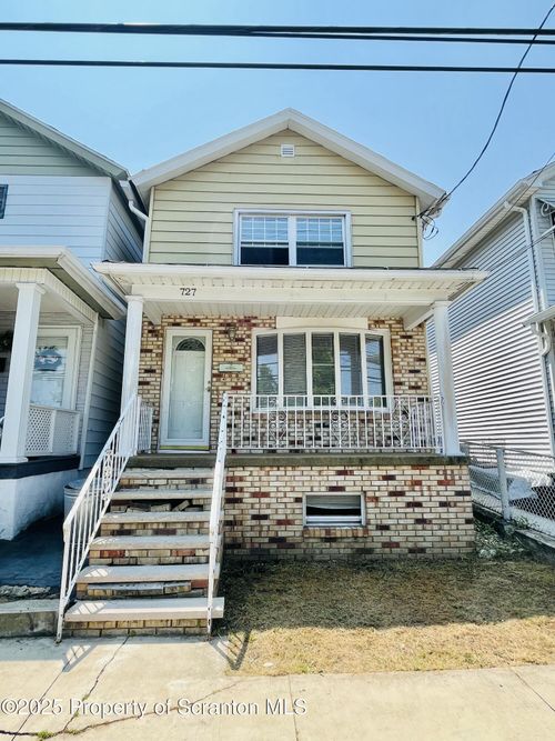 727 Fellows St, Scranton, PA, 18504-2849 | Card Image