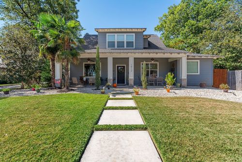 1912 S Church St, Georgetown, TX, 78626-6925 | Card Image