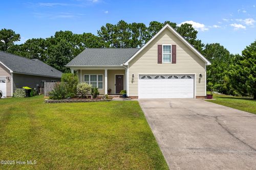 121 Blackheath Dr, New Bern, NC, 28560-8947 | Card Image