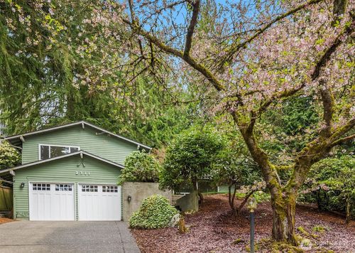2711 101st Pl Ne, Bellevue, WA, 98004-1927 | Card Image