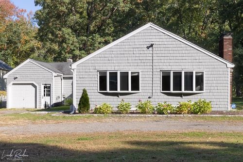 172 Holliston St, Medway, MA, 02053-2413 | Card Image