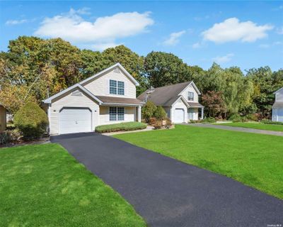 17 Saddlebrook Court, House other with 2 bedrooms, 2 bathrooms and null parking in Middle Island NY | Image 3