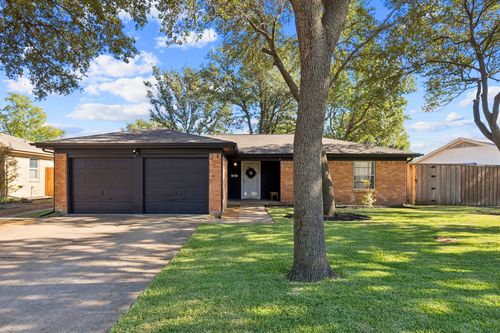 13526 Janwood Ln, Farmers Branch, TX, 75234-4829 | Card Image