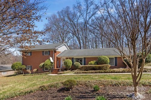211 Kingsway Cir, Charlotte, NC, 28214-1316 | Card Image
