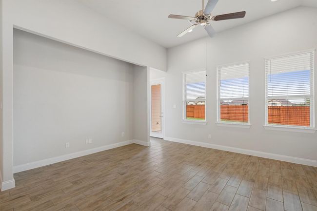 (pic from 2024 prior to current tenant moving in). | Image 6