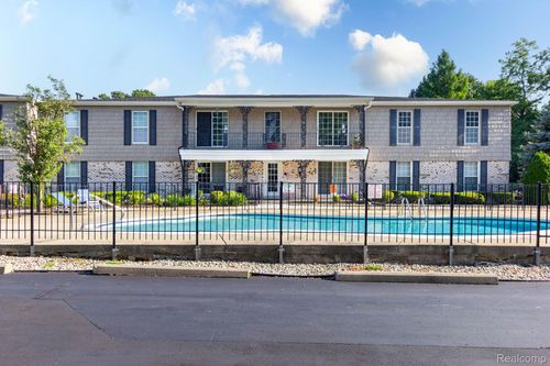 36-24360 E River Rd, Grosse Ile, MI, 48138-1746 | Card Image