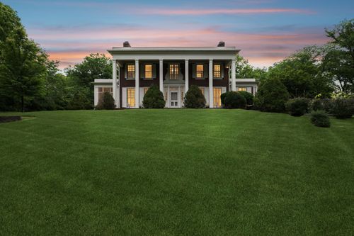 820 Overton Ln, Nashville, TN, 37220-1516 | Card Image