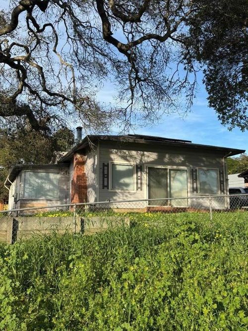 19 Overpass Rd, Royal Oaks, CA, 95076-5538 | Card Image