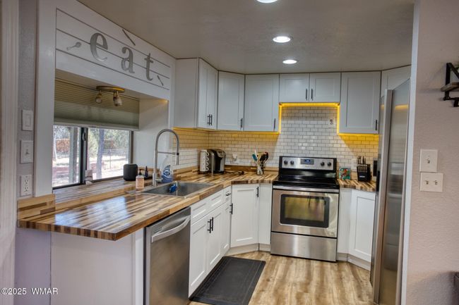 Stainless Steel Appliances | Image 8