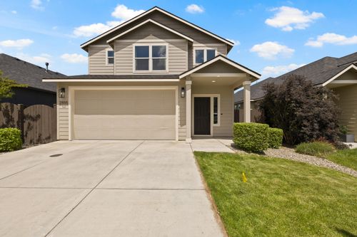 2555 Nw Ivy Way, Redmond, OR, 97756-9821 | Card Image