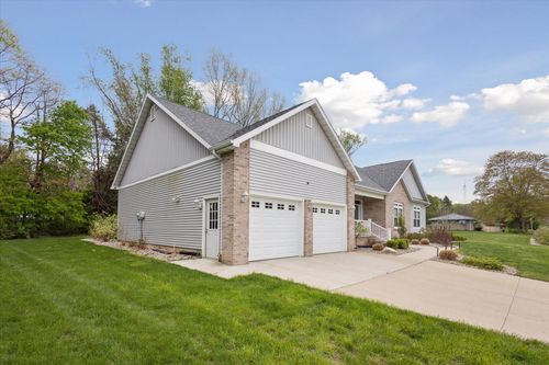 197 Holmes Dr, Buchanan, MI, 49107-8466 | Card Image