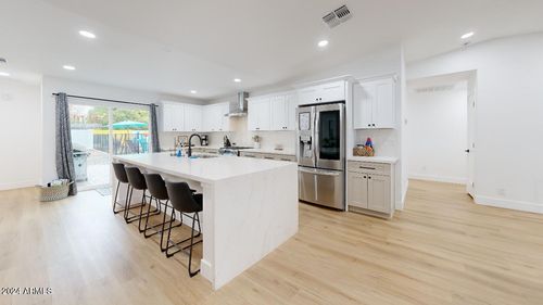 5215 E Cambridge Ave, Phoenix, AZ, 85008-1716 | Card Image