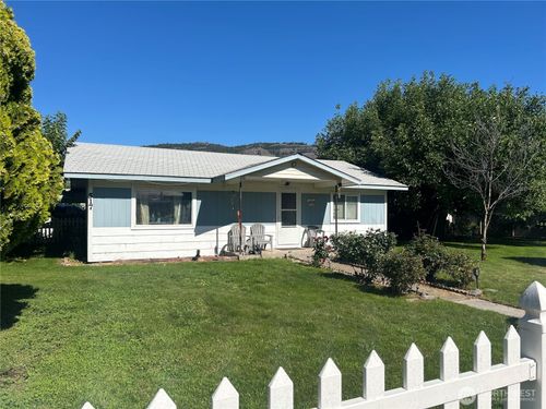 517 Juniper St, Oroville, WA, 98844-9585 | Card Image