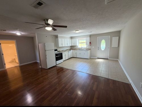a-302A Dobbins Pike, Gallatin, TN, 37066-2050 | Card Image