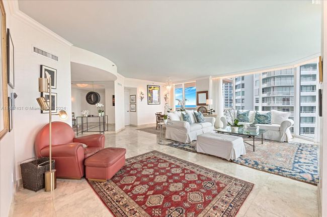 1001 - 300 S Pointe Dr, Condo with 3 bedrooms, 2 bathrooms and null parking in Miami Beach FL | Image 13