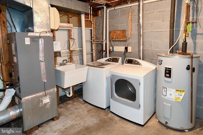 327 W 9 Th St, Townhouse with 3 bedrooms, 2 bathrooms and null parking in FRONT ROYAL VA | Image 19