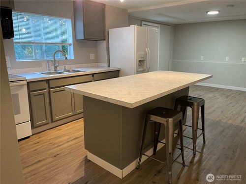 30524 8th Ave Sw, Federal Way, WA, 98023-8225 | Card Image