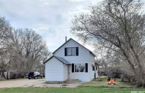 321 1st St W, Ponteix, SK, S0N0E1 | Card Image